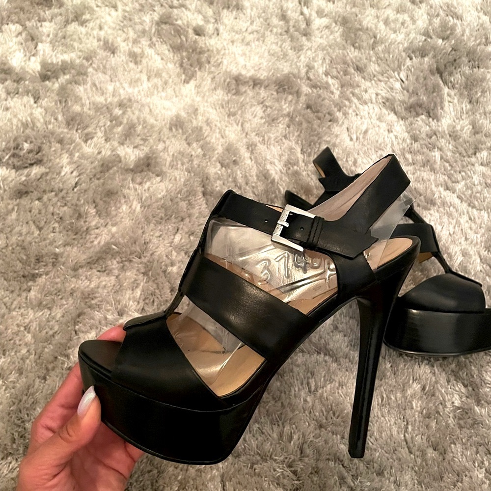 *BRAND NEW* GUESS platform stilettos (never worn)